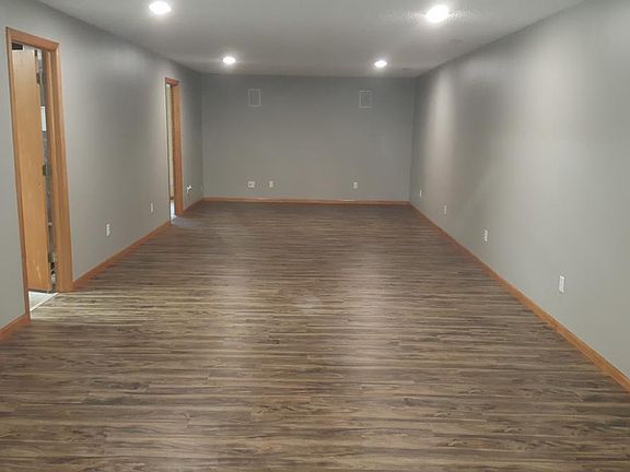 4th image of 517 Augusta Cir