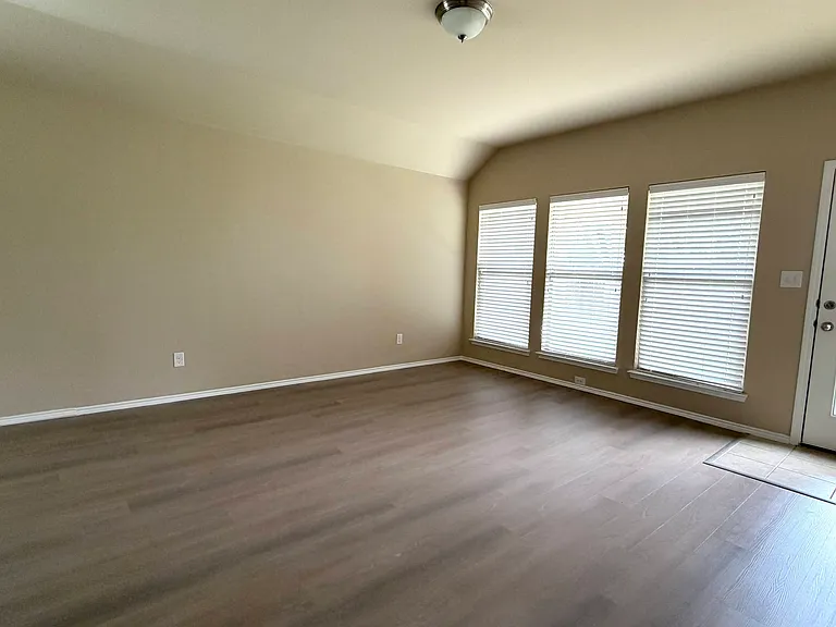 2774 Waterfall Ln — Photo 12