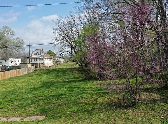 2nd image of 1528 Yecker Ave