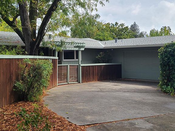 2nd image of 784 Elmwood Dr
