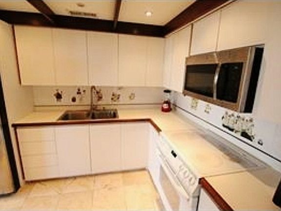 5th image of 900 Bay Dr #12