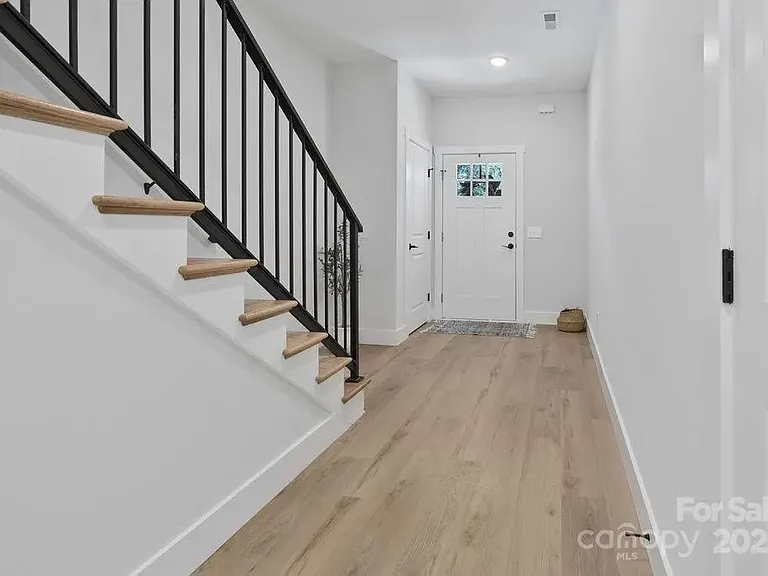 3127 Columbus Cir — Photo 9