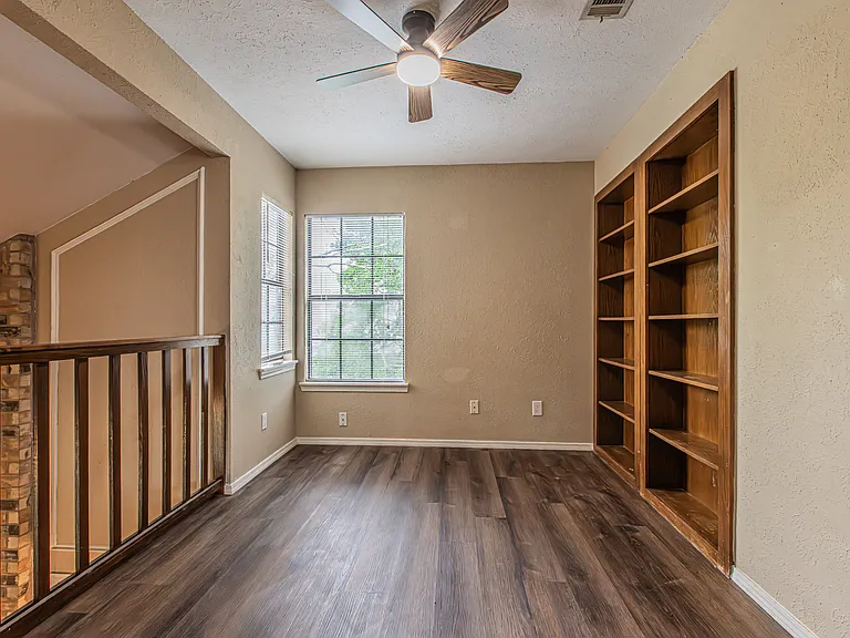 5203 Sutton Ct — Photo 36