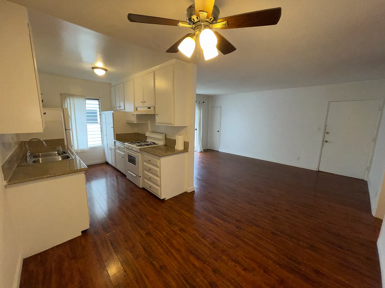 1 bed, 850 sqft, $2,495 — Photo 4