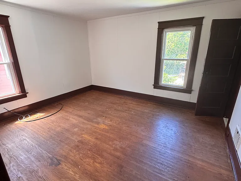 704 Raspberry St — Photo 10