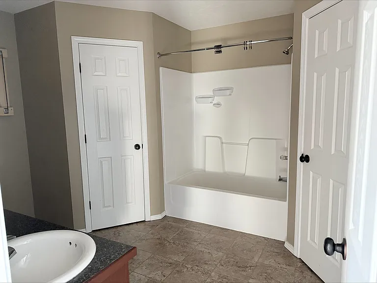 439 N Chandler Ave — Photo 9