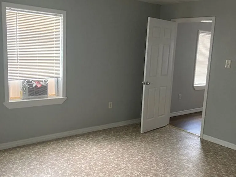608 Sarrazin Ave — Photo 6