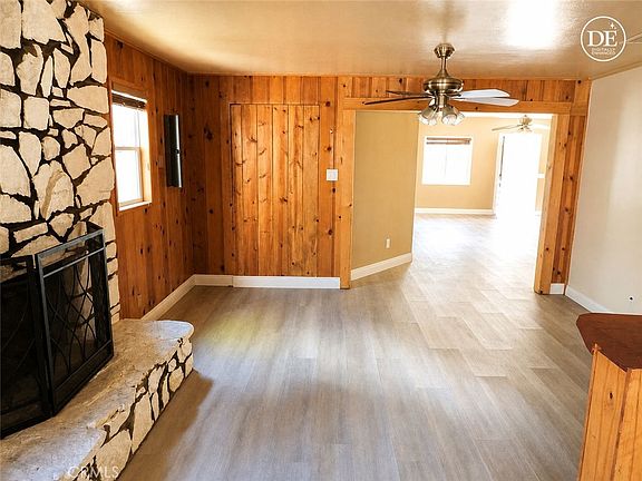 3rd image of 745 Sunset Ln