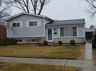 30747 Sutherland Ave, Warren, MI 48088