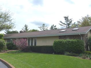 32 Hamilton Ln, Oak Brook, IL 60523