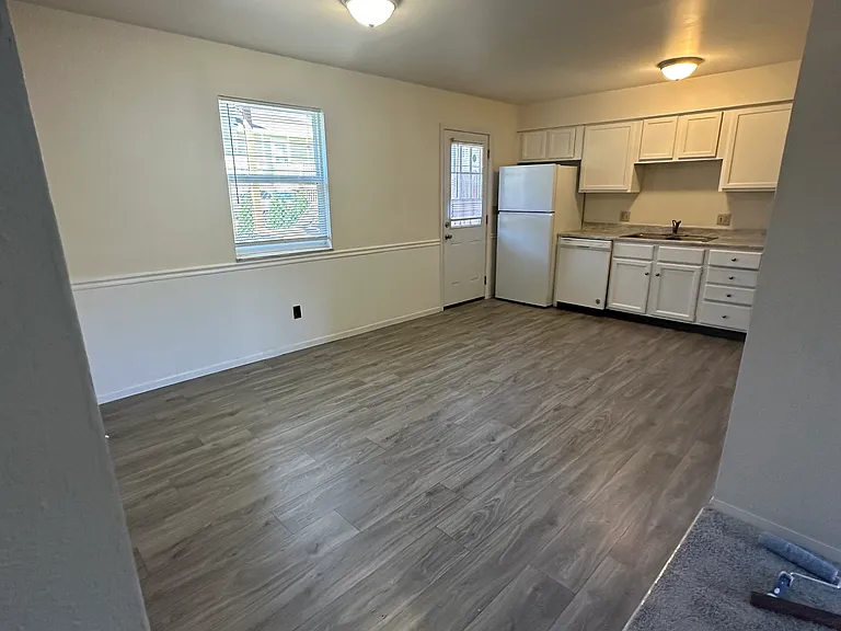 2806 Independence St #5 — Photo 4
