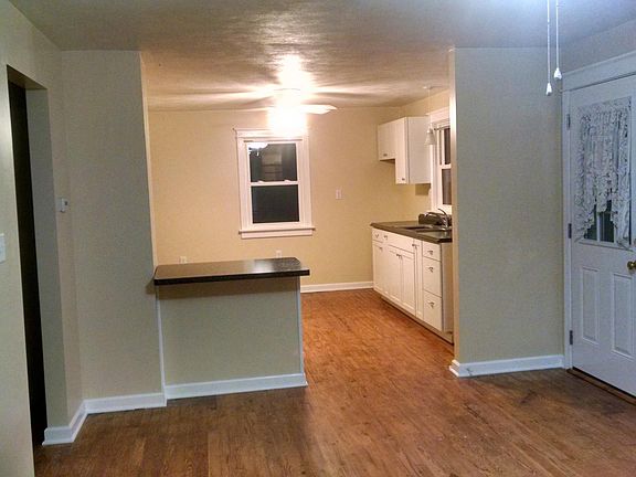 4th image of 920 Buena Vista Blvd
