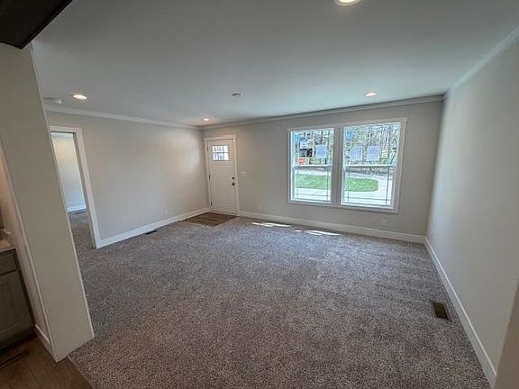 4th image of 290 Forest Lake Rd
