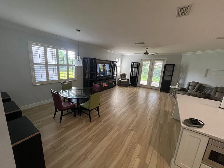 10220 Malpas Point — Photo 3