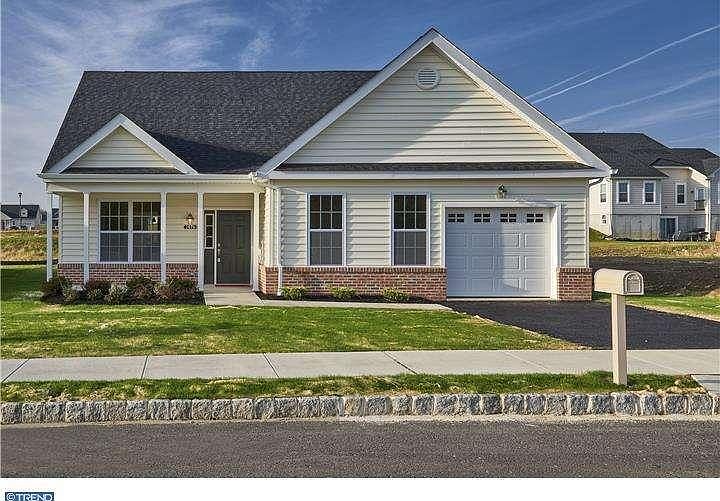 1st image of 2679 Foxglove Ln