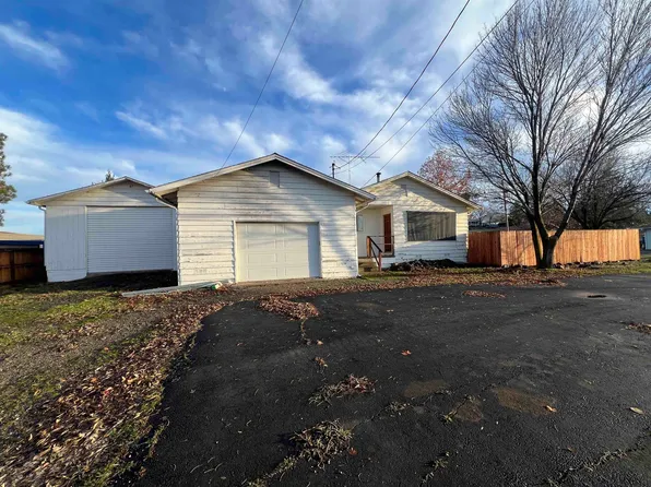 701 N 9th St, Montague, CA 96064