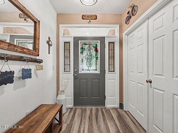 4th image of 1838 CREEKVIEW Drive