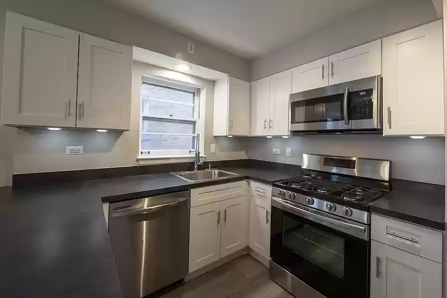 3 bed, 1.5 bath, 1500 sqft, $2,250 — Photo 2