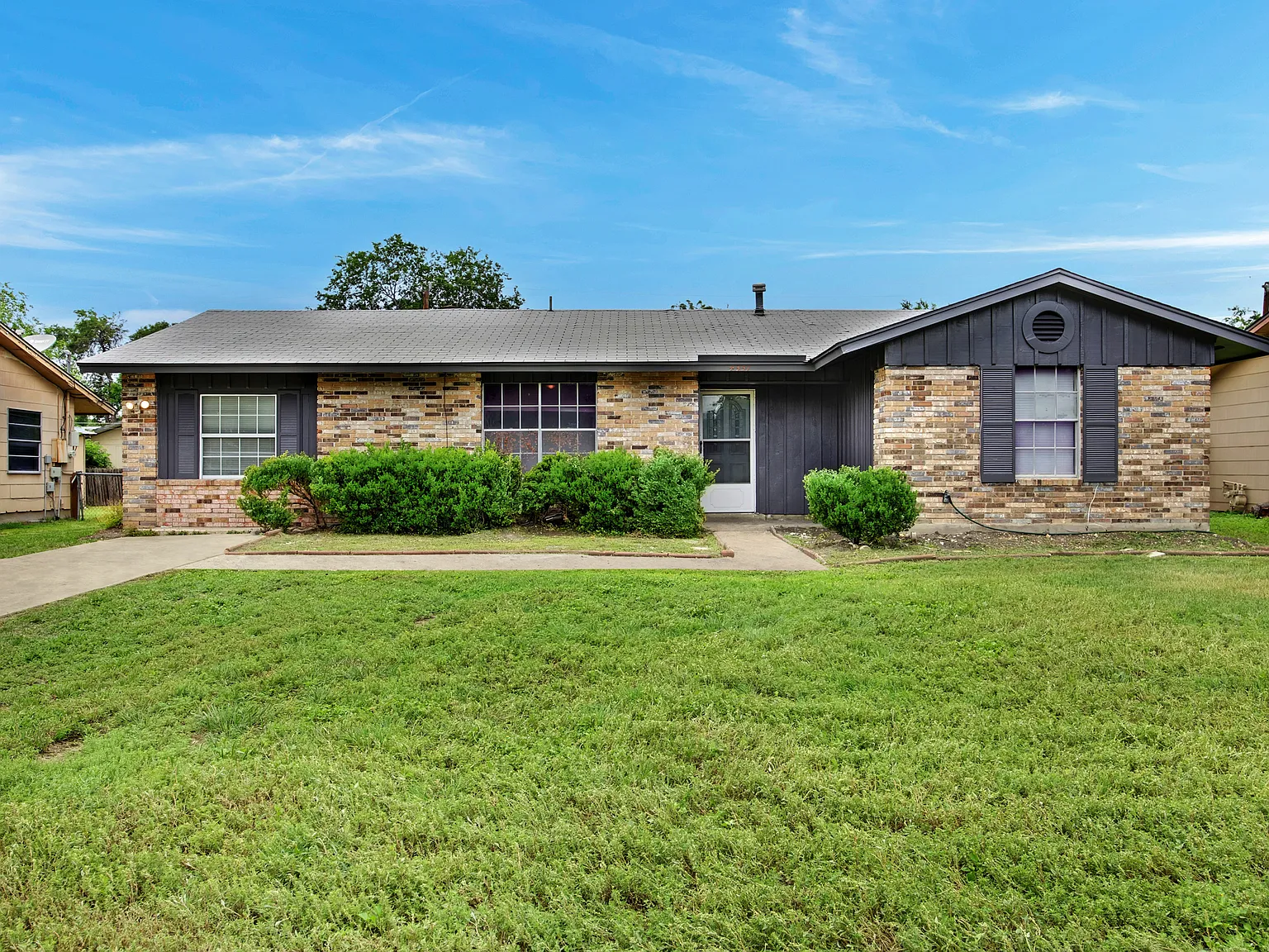 4 bed, 1406 sqft, $1,900 — Photo 1