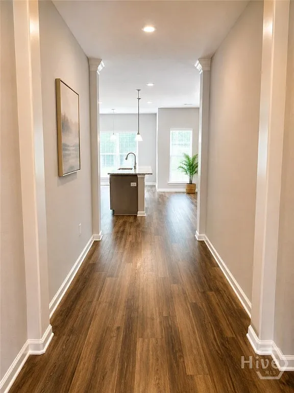 3 bed, 2.0 bath, 1582 sqft, $2,100 — Photo 2