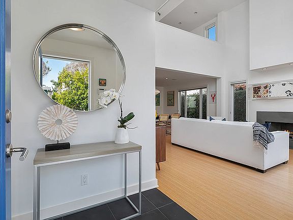 4th image of 1021 Pine St