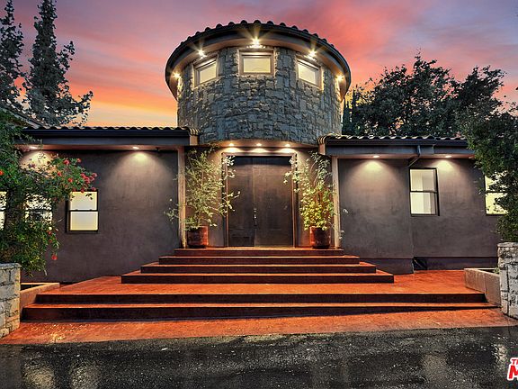 3rd image of 4709 Caritina Dr