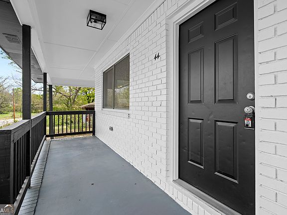 3rd image of 44 Bell St