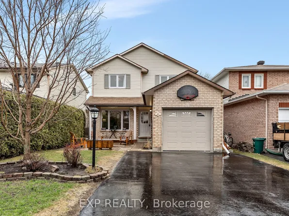 63 Victor St, Ottawa, ON K2S 1H8