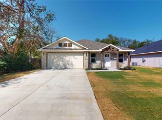 703 Cedar St, Cleburne, TX 76031