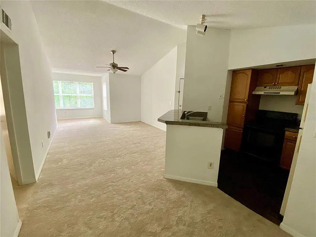 1 bed, 1.0 bath, 735 sqft, $1,100 — Photo 3