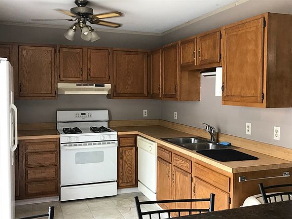 3rd image of 27 Hunter Dr