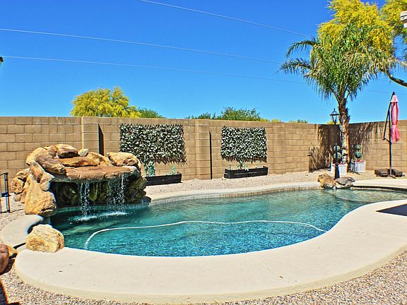 Backyard pool is an Oasis!