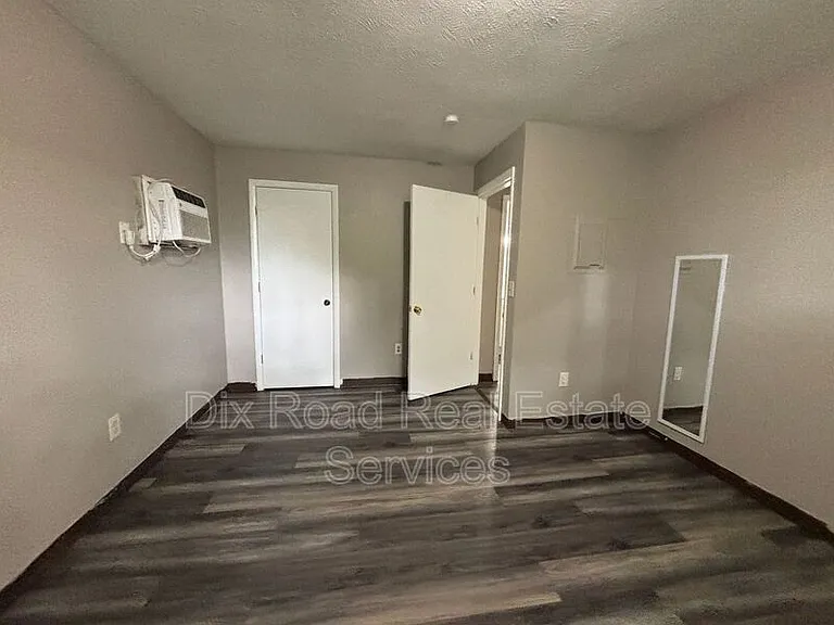 739 Trumbull St #15 — Photo 9