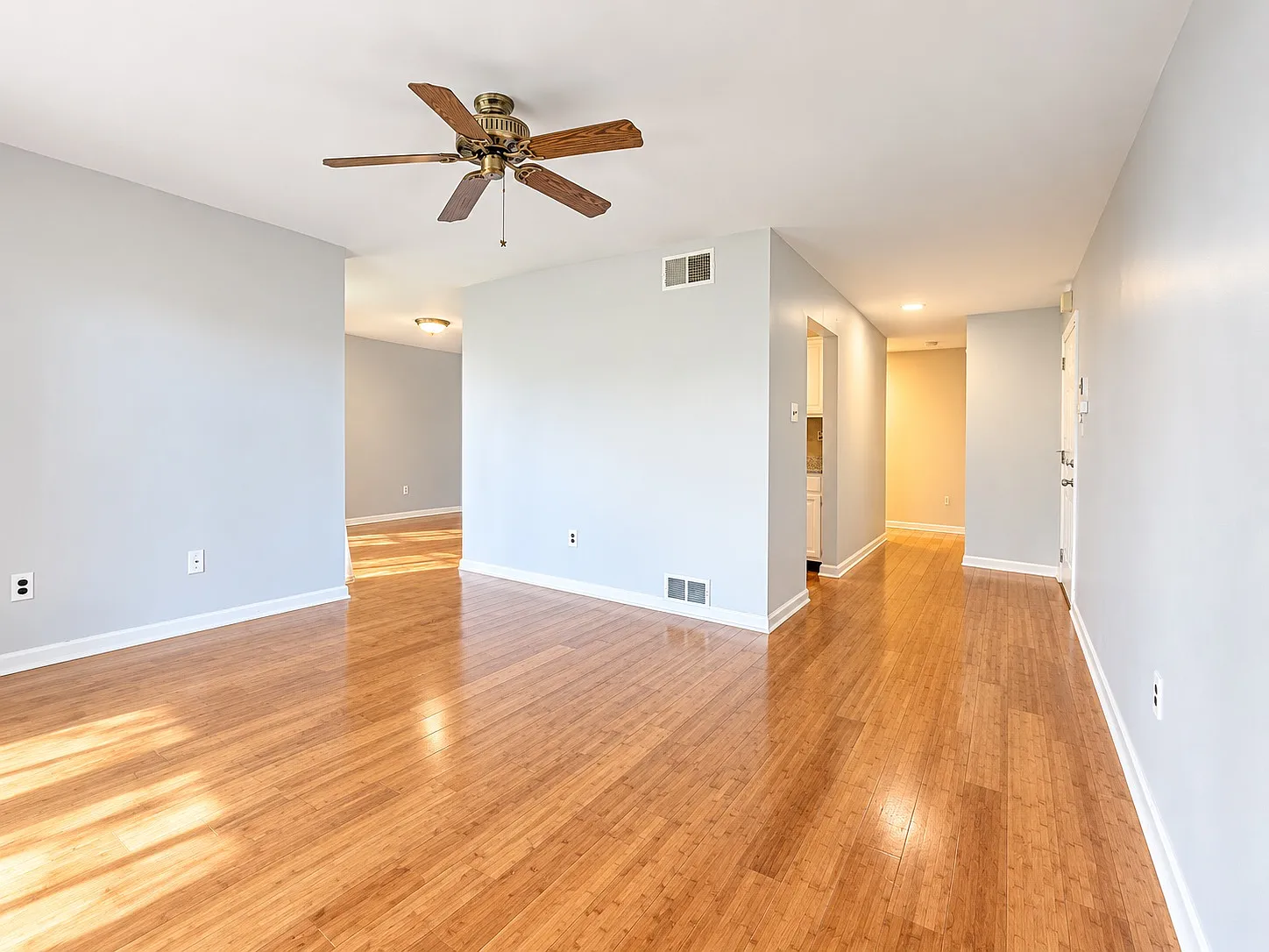 2 bed, 1004 sqft, $2,000 — Photo 2