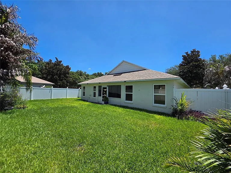 806 Lesa Glen Pl — Photo 17