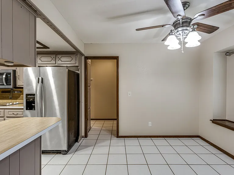 201 W Parkland Dr — Photo 5