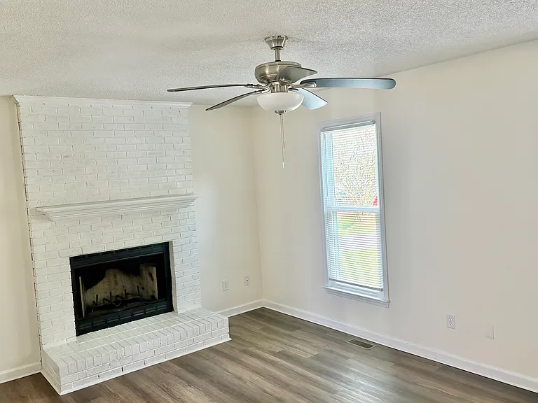537 Highsmith Ct — Photo 5
