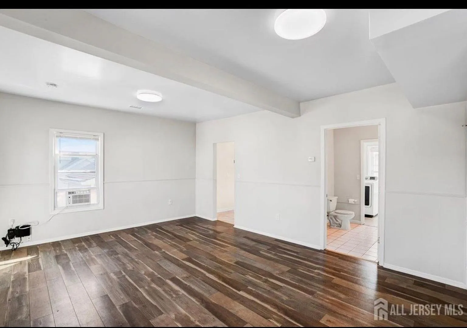 111 John St — Photo 2