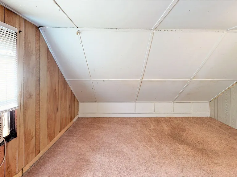 2358 Stratford Ave — Photo 6