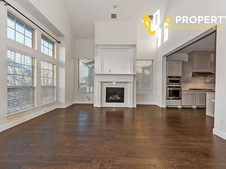 1017 Midland Dr — Photo 5