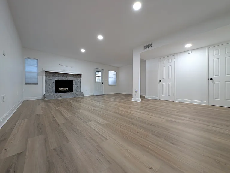 705 N Himes Ave — Photo 8