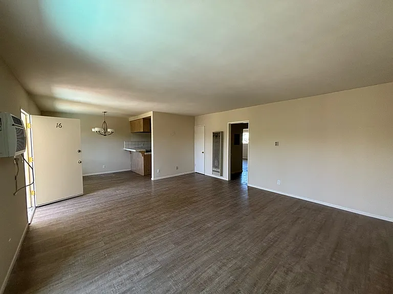 8740 Owensmouth Ave #16 — Photo 7
