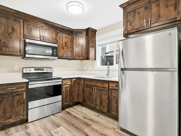 Cape Lee Apartments 2 & 3 Bedroom 1 Bathroom units — Photo 3