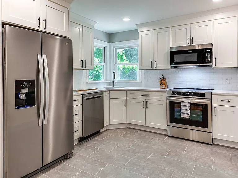 33 Richardson Ave — Photo 8