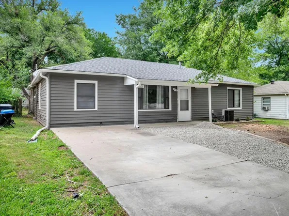3551 SW Kirklawn Ave, Topeka, KS 66611