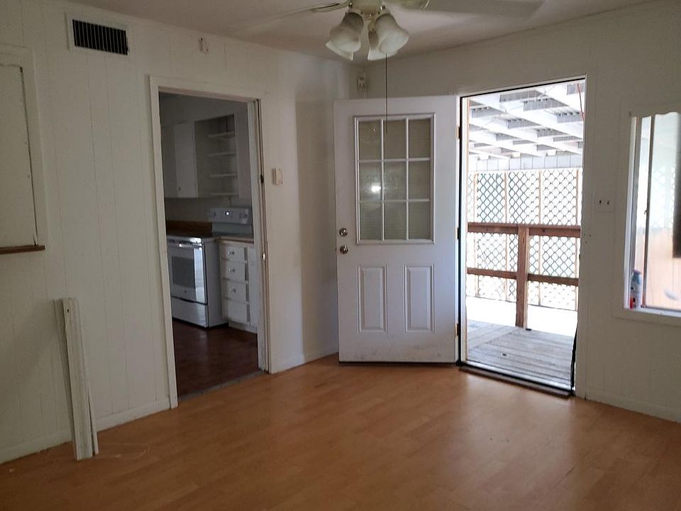 2nd image of 812 Maple St