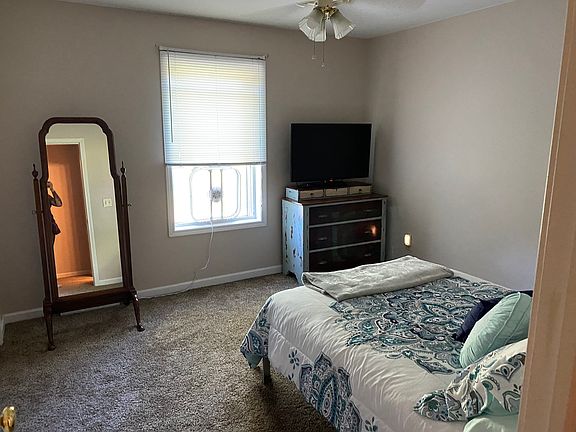 5th image of 235 Gladwell Ave #2