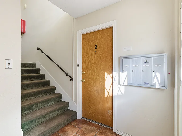 5817 Sandhurst Ln #B — Photo 5