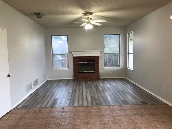 3rd image of 4017 Heritage Way Dr