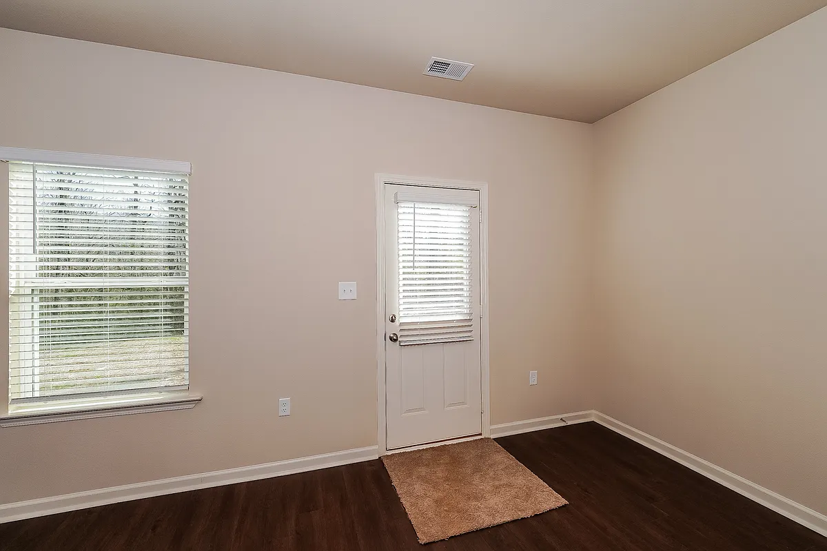 Building Photo - 484 Clover Cir